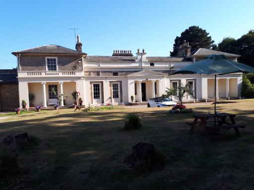 East Wing Apartment in Elgin - Housity