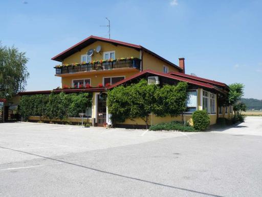 Gostilna Marta - Housity