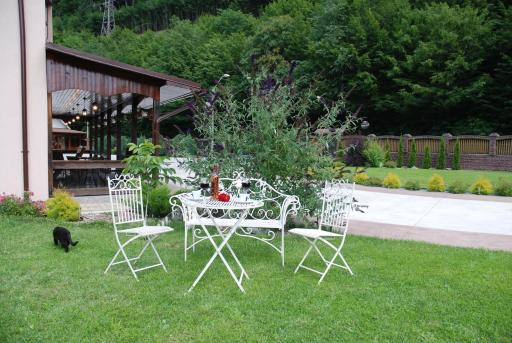 Pensiunea Roua Florilor - Housity