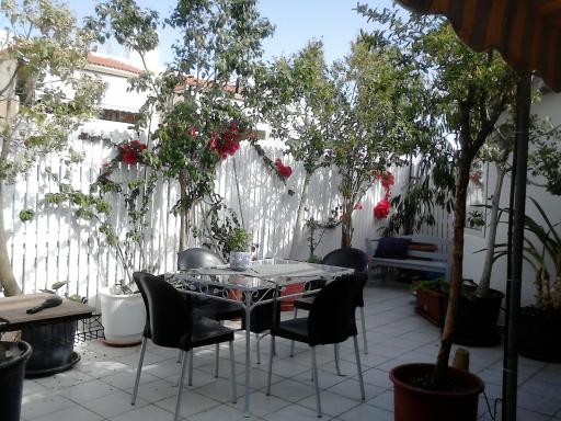 Roof-top garden apartment really well located in Athens - Hizvo