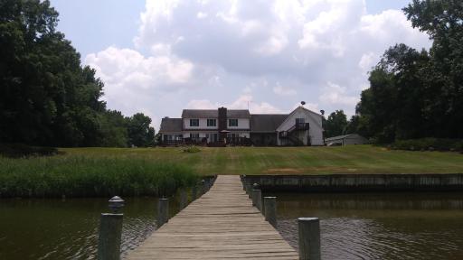 Marvels on the creek - Housity
