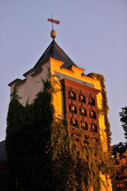 Breuer's Rüdesheimer Schloss - Housity