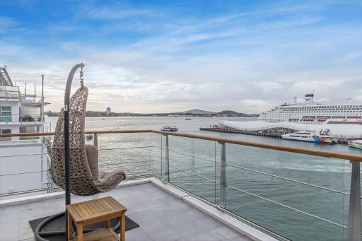 Princes Wharf 1BR Sub-Penthouse with Panoramic City & Ocean Views - Housity