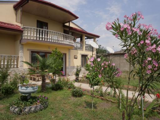 Alex's Guest House - Housity