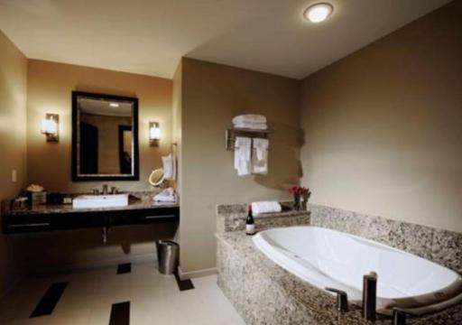 The Mayo Hotel - Housity