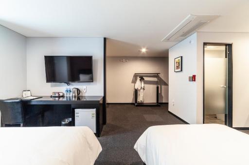 Gangneung Tourist Hotel - Housity