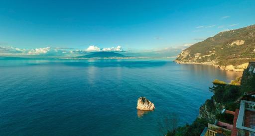 Castle Giusso house on the sea - Housity