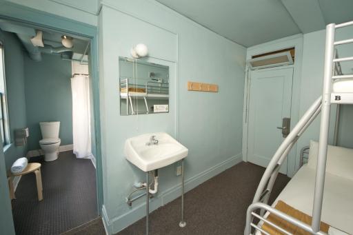 American Hotel Hostel - Housity