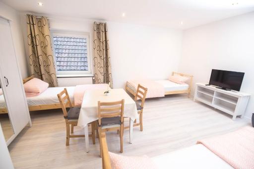 Ferienwohnung und Zimmer Römerberg-Speyer - Housity