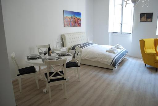 Berardi Palace - Vigna Nuova Apartment - Housity