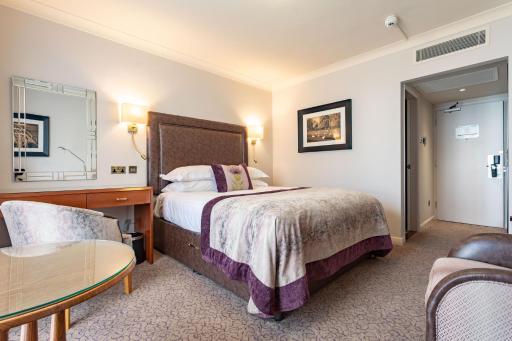 Swan's Nest Hotel - Housity