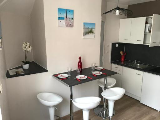 Lumineux T2 Vieille ville 3 pers parking gratuit - by La Source d'OrFée - Housity