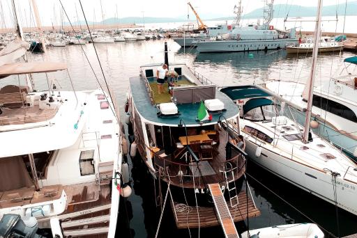Boat & Breakfast Alicudi - Housity