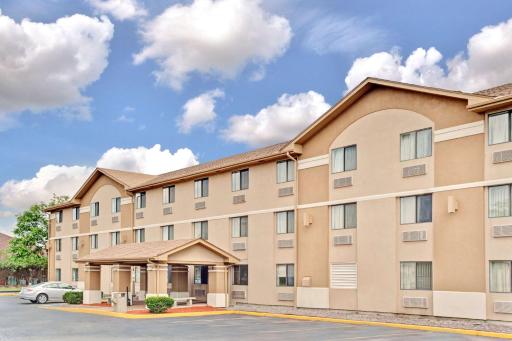 Super 8 by Wyndham Mokena/Frankfort /I-80 - Housity