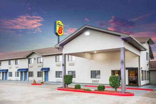 Super 8 by Wyndham Van Buren/Ft. Smith Area - Housity
