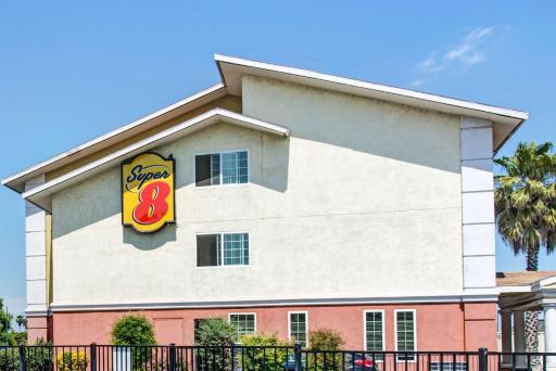 Super 8 by Wyndham Sacramento/Florin Rd - Housity