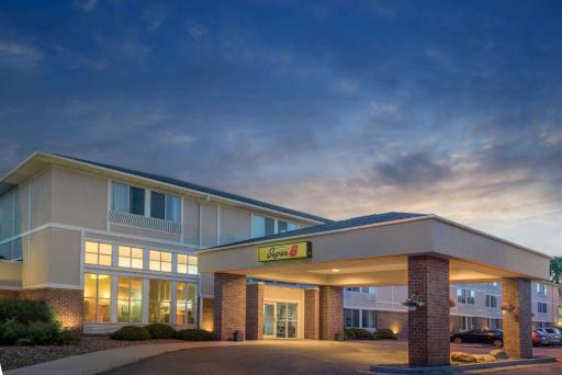 Super 8 by Wyndham Menomonie WI - Housity