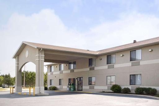 Super 8 by Wyndham Park Rapids - Housity