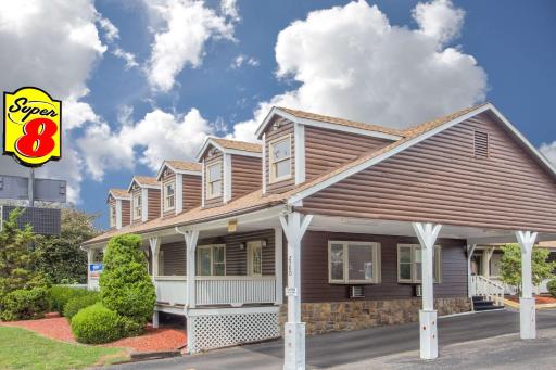 Super 8 by Wyndham Christiansburg - Housity