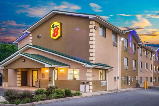 Super 8 by Wyndham Harrisonburg - Housity