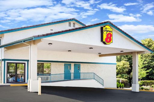 Super 8 by Wyndham Bremerton - Housity