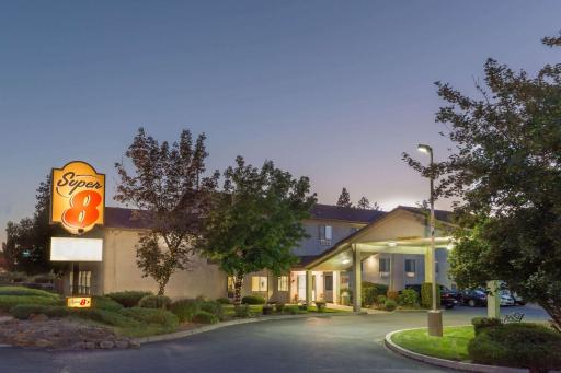 Super 8 by Wyndham Bend - Housity