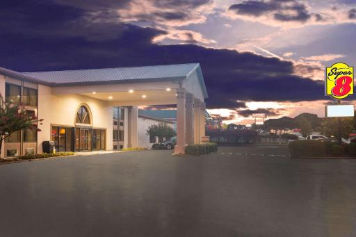 Super 8 by Wyndham Oxford MS University Area - Housity