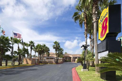 Super 8 by Wyndham South Padre Island - Housity