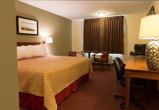 Marina Inn & Suites Chalmette-New Orleans - Housity