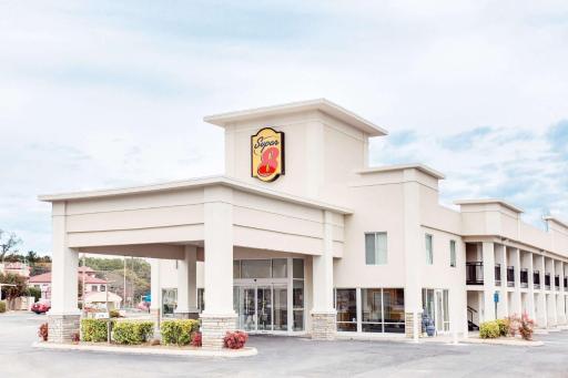 Super 8 by Wyndham Dalton - Housity