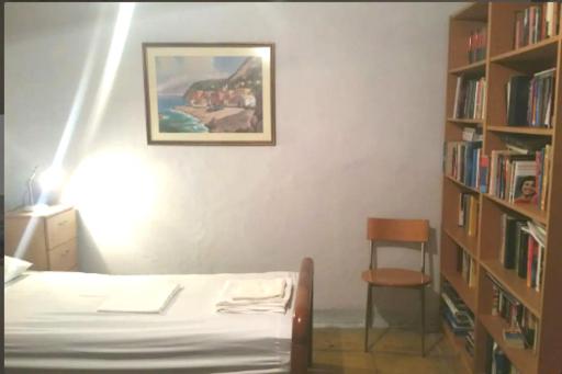 Communist style apartment - Housity