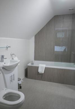Crown & Anchor Inn - Housity