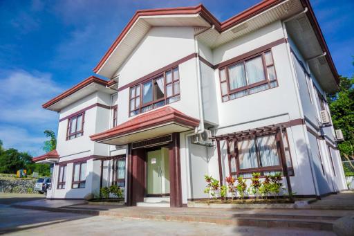 Veranda Hotel - Housity