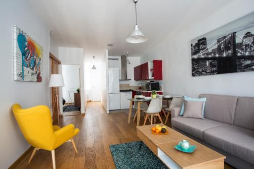 Rue du Temple - Le Marais with AC - Housity