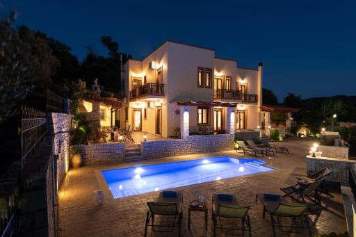 Ageri Traditional Villa - Housity