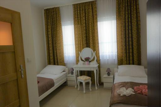 Hostel Wólka Kosowska z prywatnymi łazienkami - Housity