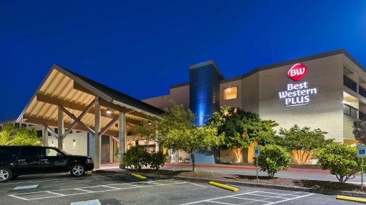 Best Western Plus Silverdale Beach Hotel - Housity