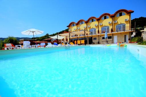 Mai Danube - Housity