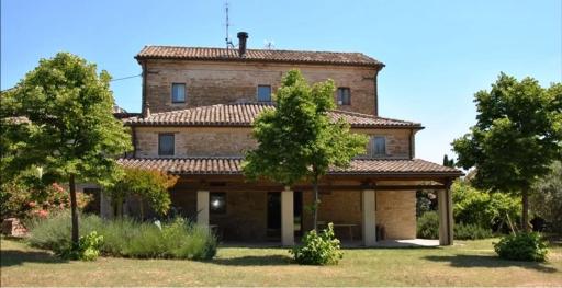 Stone farmhouse in Moie - Housity