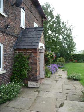 Birtles Farm Bed and Breakfast - Housity