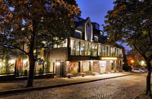 All Seasons Residence Hotel - Free parking - Housity