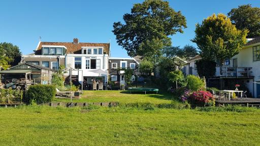 Edam, Garden Room with private entrance and rural view - Housity