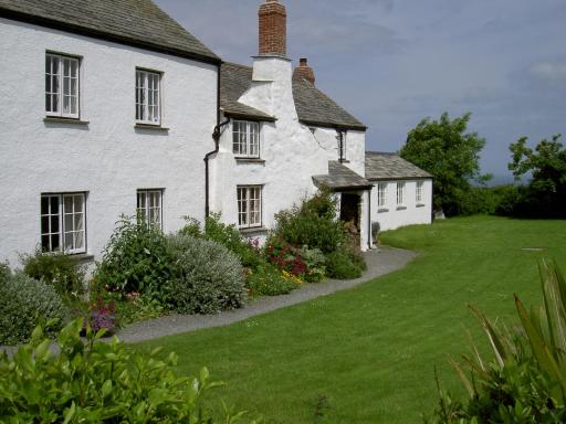 Lower Tresmorn Farmhouse - Housity
