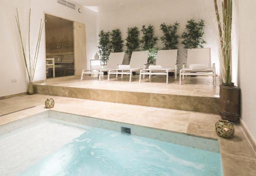 Two Pillows Boutique Hostel - Housity