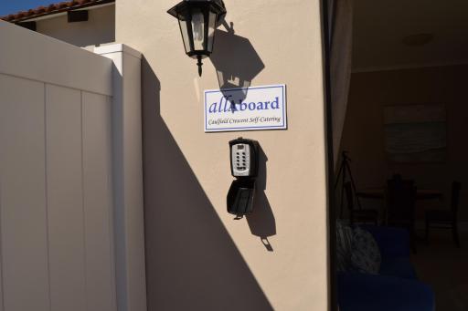 Caulfield Self Catering Apartment #SOLAR ENERGY - NO LOADSHEDDING - Housity