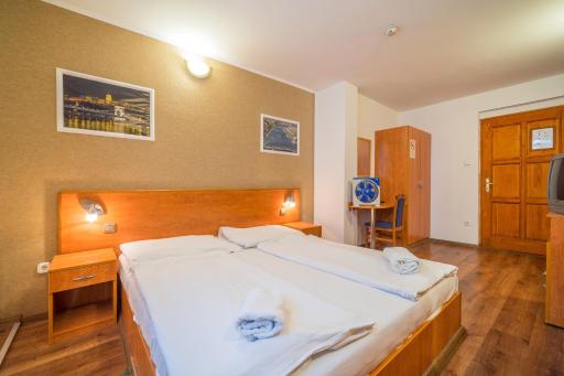 Easy Star Hotel - Housity