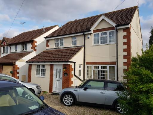 Spacious Swindon 5 bedroom house - sleeps up to 10 - Housity