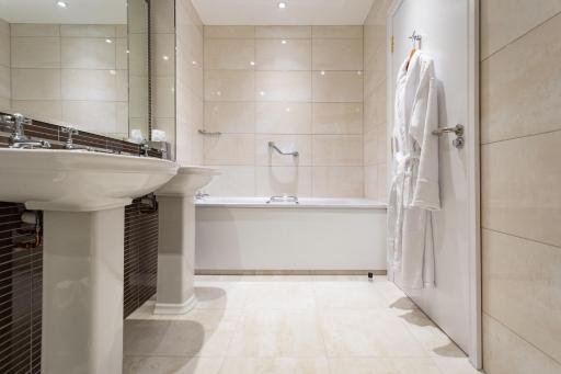 Swan's Nest Hotel - Housity
