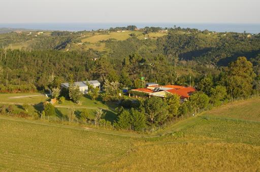 Hilltop Getaway - Housity