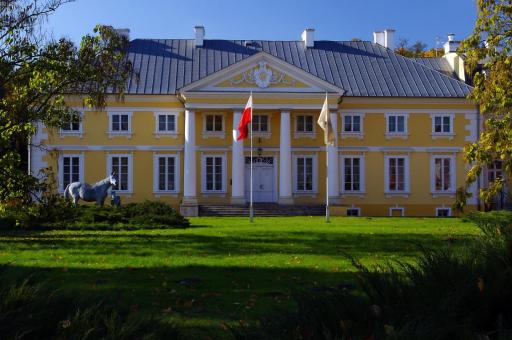 Pałac Racot - Housity